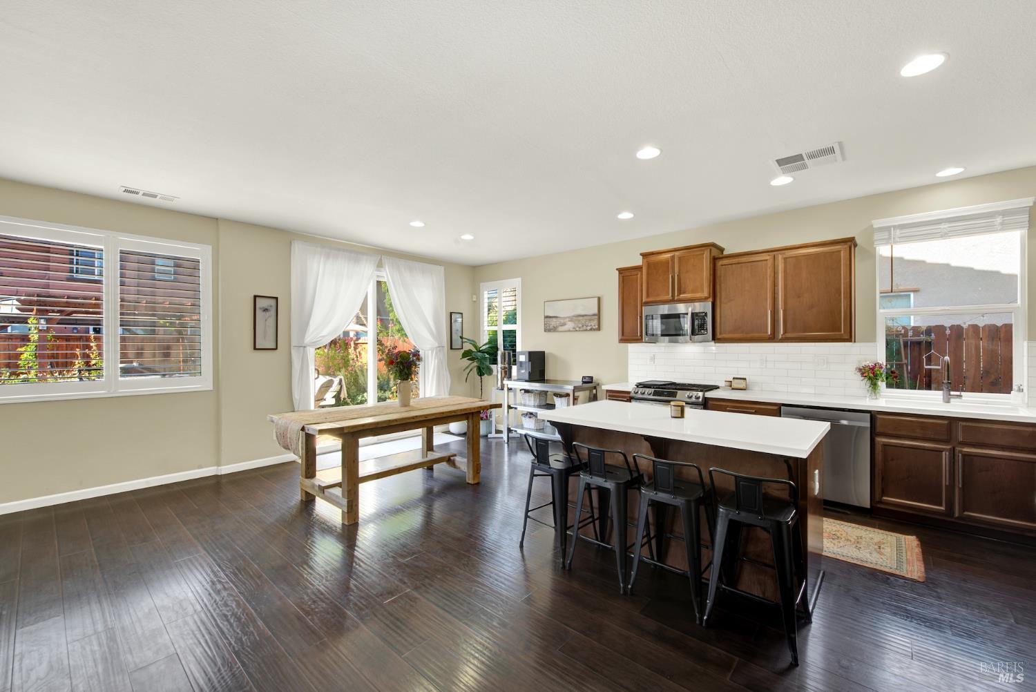 Detail Gallery Image 13 of 73 For 248 via Del Sol Unkn, Vacaville,  CA 95687 - 4 Beds | 3 Baths
