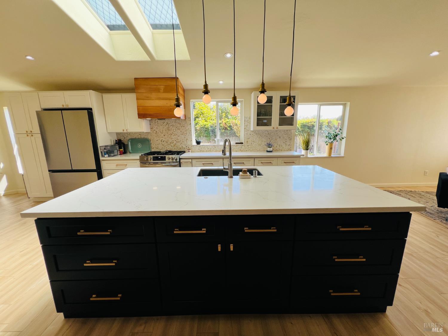 Detail Gallery Image 2 of 57 For 94 Leisure Park Cir, Santa Rosa,  CA 95401 - 3 Beds | 2 Baths