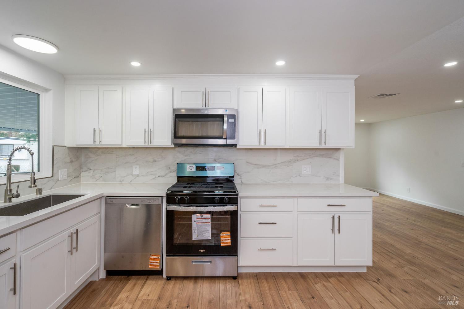 Detail Gallery Image 13 of 32 For 188 Rancho Verde Cir, Rohnert Park,  CA 94928 - 3 Beds | 2 Baths