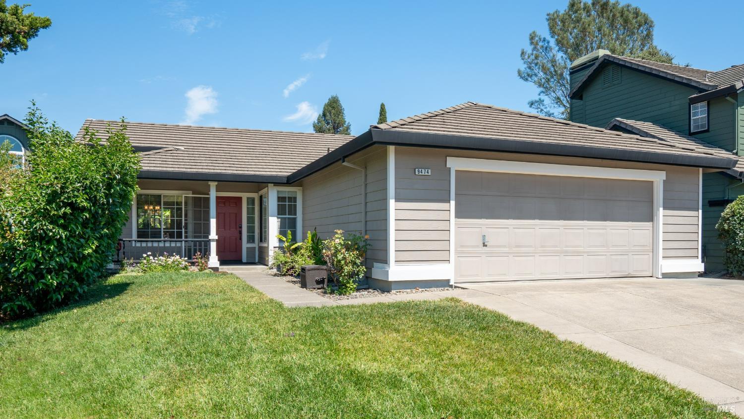 Detail Gallery Image 1 of 22 For 9474 Lazy Creek Dr, Windsor,  CA 95492 - 3 Beds | 2 Baths
