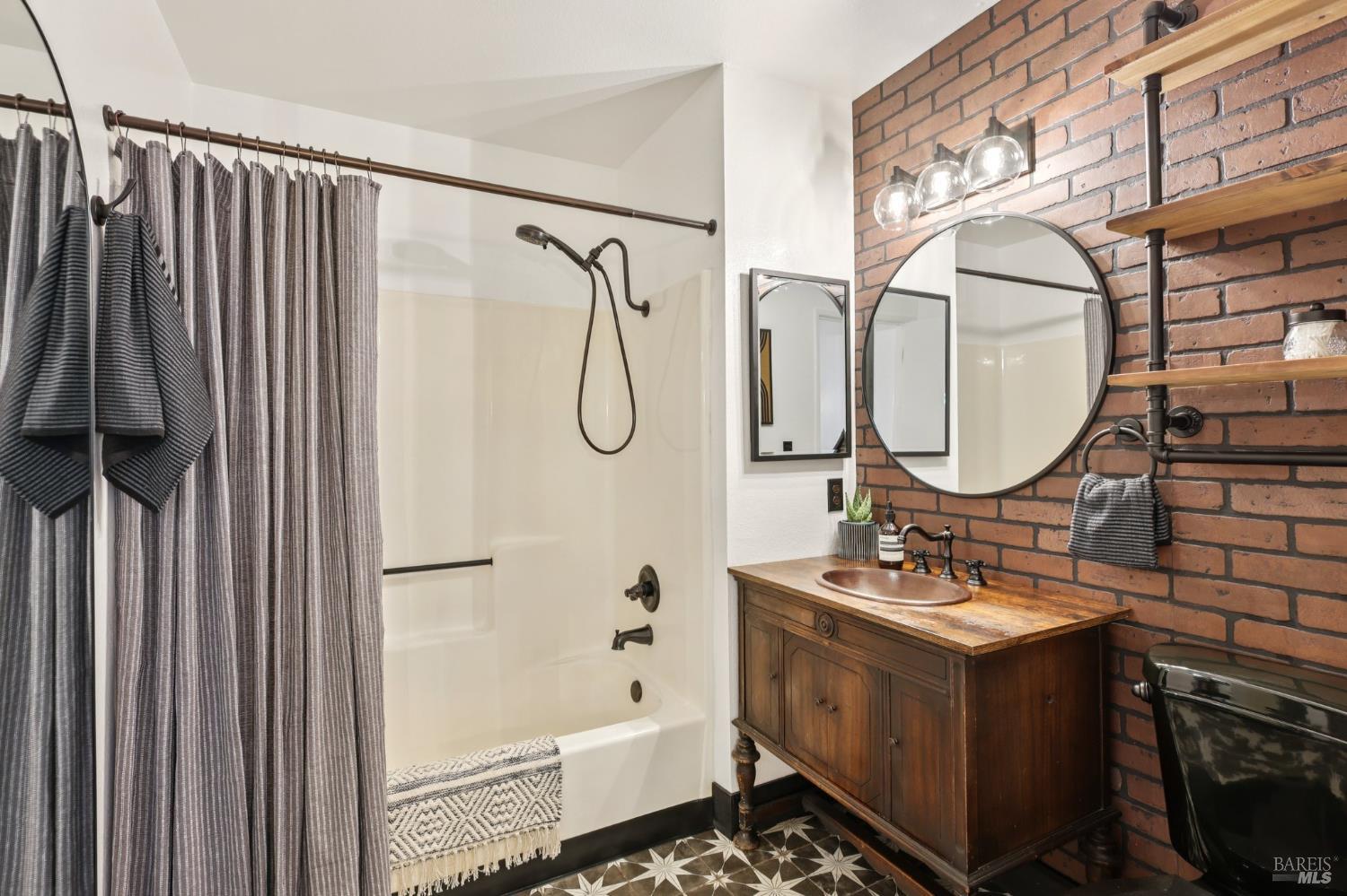 Detail Gallery Image 17 of 41 For 1364 Garmont Ct, Rohnert Park,  CA 94928 - 3 Beds | 2 Baths