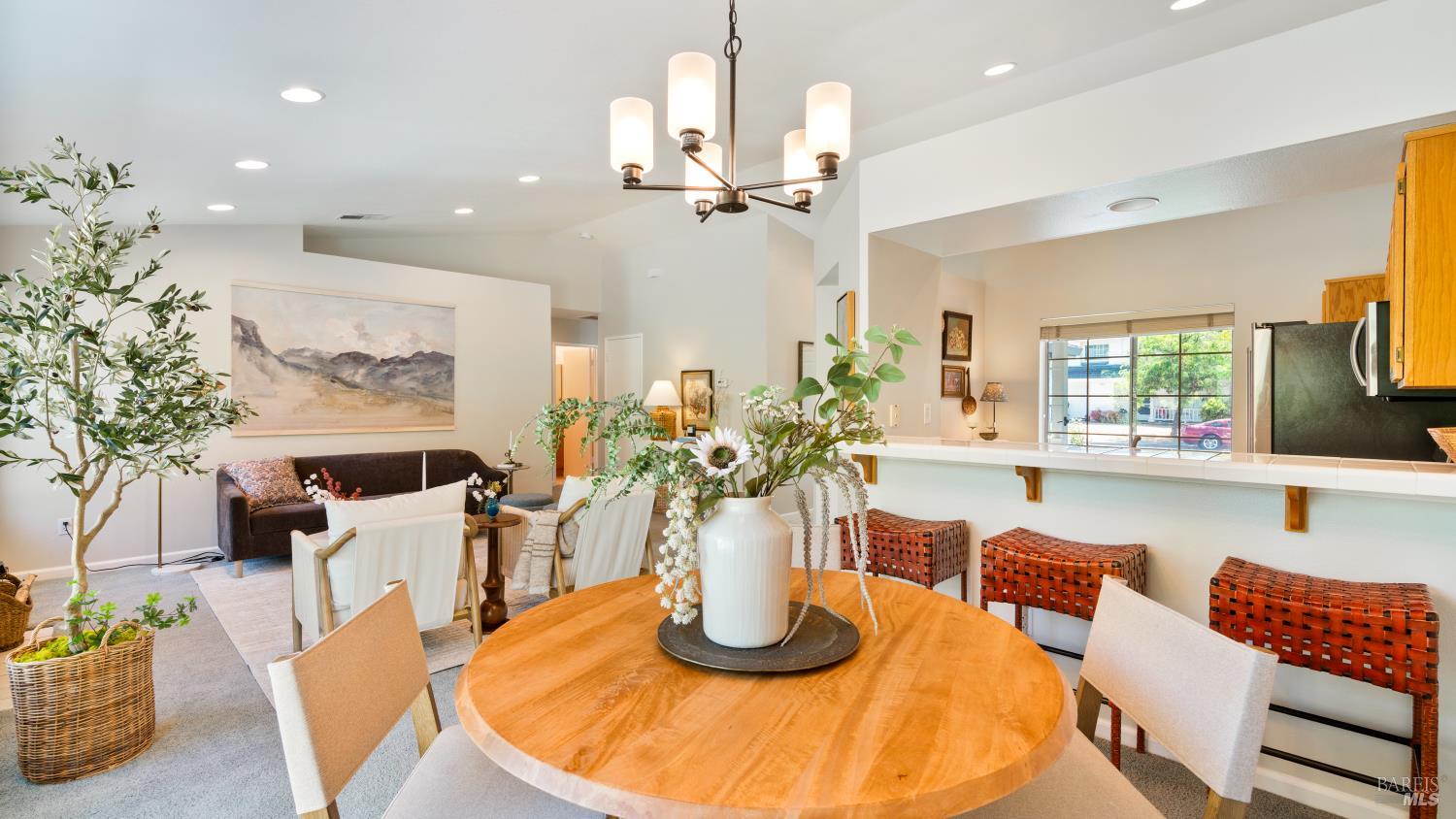 Detail Gallery Image 7 of 22 For 9474 Lazy Creek Dr, Windsor,  CA 95492 - 3 Beds | 2 Baths