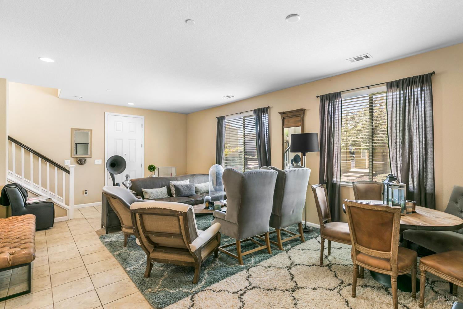Detail Gallery Image 5 of 34 For 771 Del Mar Cir, Vacaville,  CA 95688 - 4 Beds | 2/1 Baths
