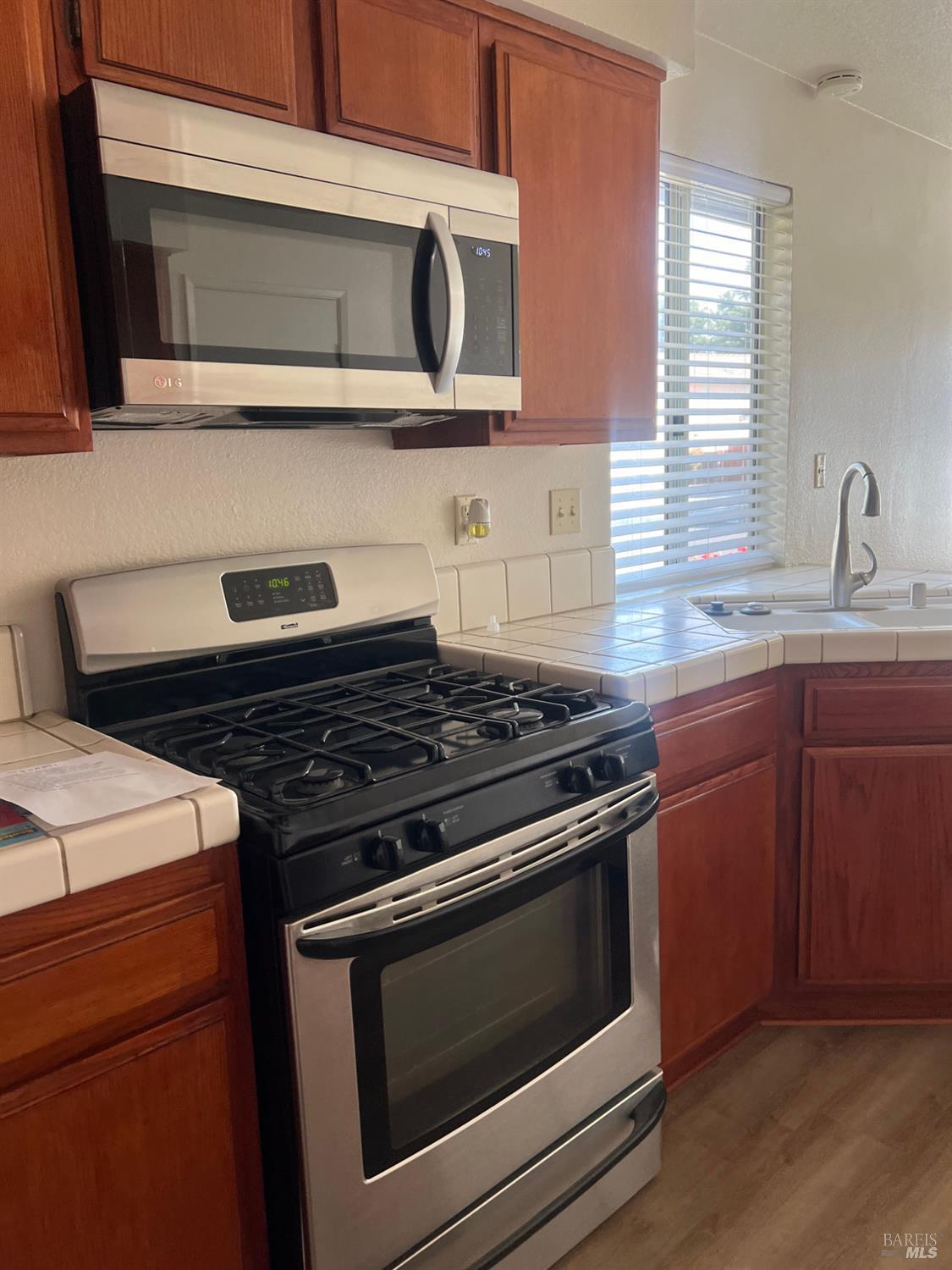 Detail Gallery Image 6 of 52 For 406 Stoneybrook Ln, Vacaville,  CA 95687 - 3 Beds | 2 Baths
