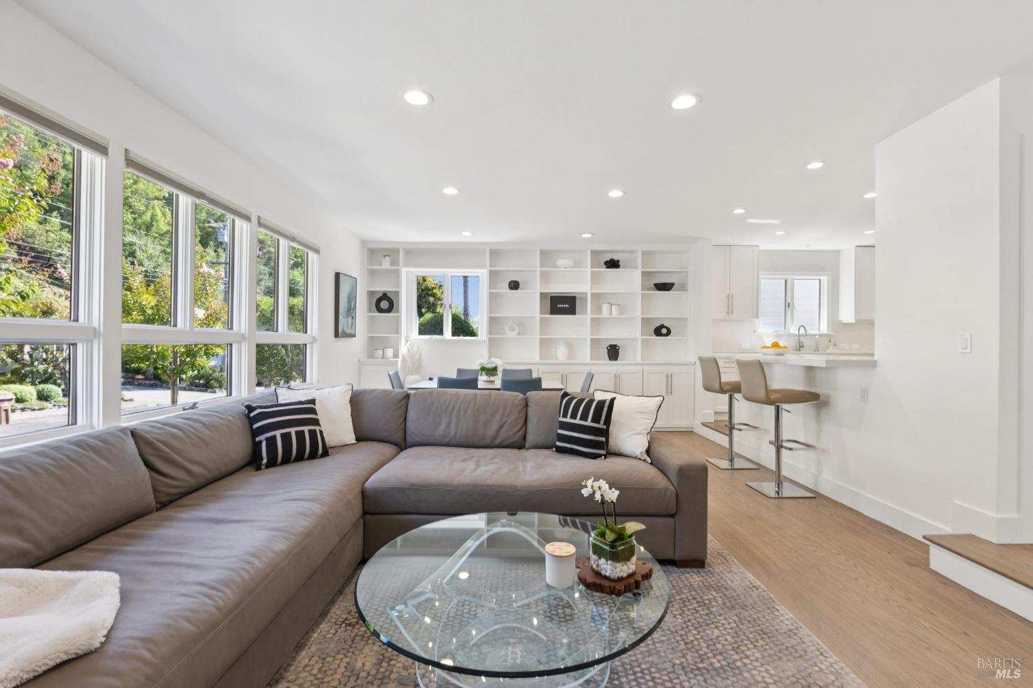 Detail Gallery Image 11 of 55 For 357 Mountain View Ave, San Rafael,  CA 94901 - 4 Beds | 2 Baths