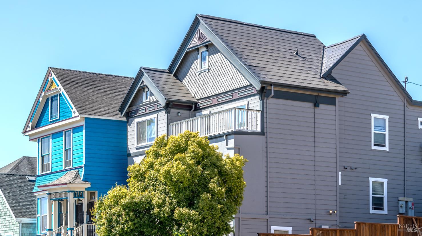 Detail Gallery Image 3 of 30 For 330 Capitol St, Vallejo,  CA 94590 - 8 Beds | 6 Baths