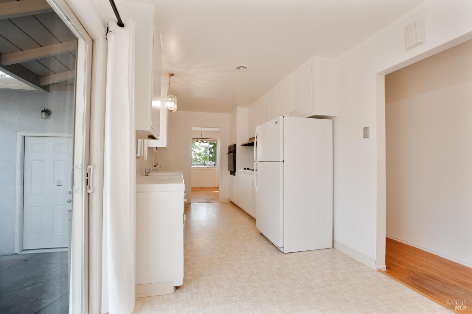 Detail Gallery Image 9 of 39 For 112 Fairfax Ct, Vallejo,  CA 94591 - 3 Beds | 2 Baths