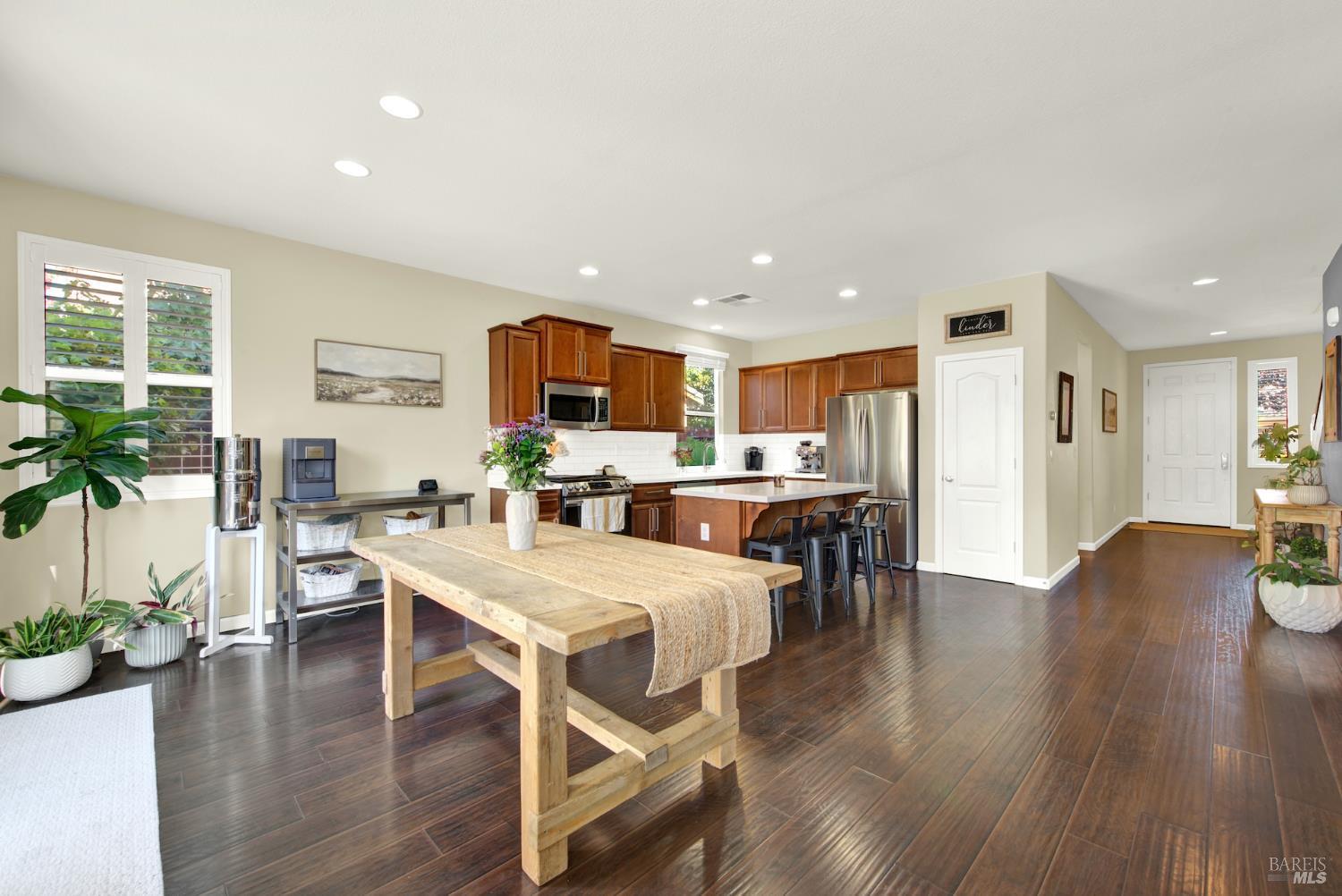 Detail Gallery Image 11 of 73 For 248 via Del Sol Unkn, Vacaville,  CA 95687 - 4 Beds | 3 Baths