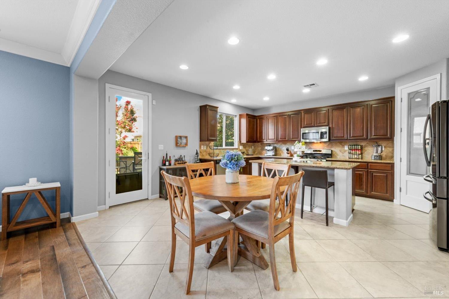 Detail Gallery Image 14 of 67 For 424 Cache Ct, Vacaville,  CA 95688 - 4 Beds | 3 Baths