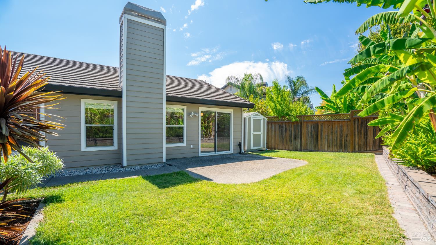 Detail Gallery Image 17 of 22 For 9474 Lazy Creek Dr, Windsor,  CA 95492 - 3 Beds | 2 Baths