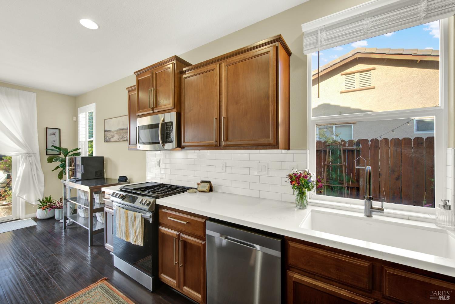 Detail Gallery Image 20 of 73 For 248 via Del Sol Unkn, Vacaville,  CA 95687 - 4 Beds | 3 Baths