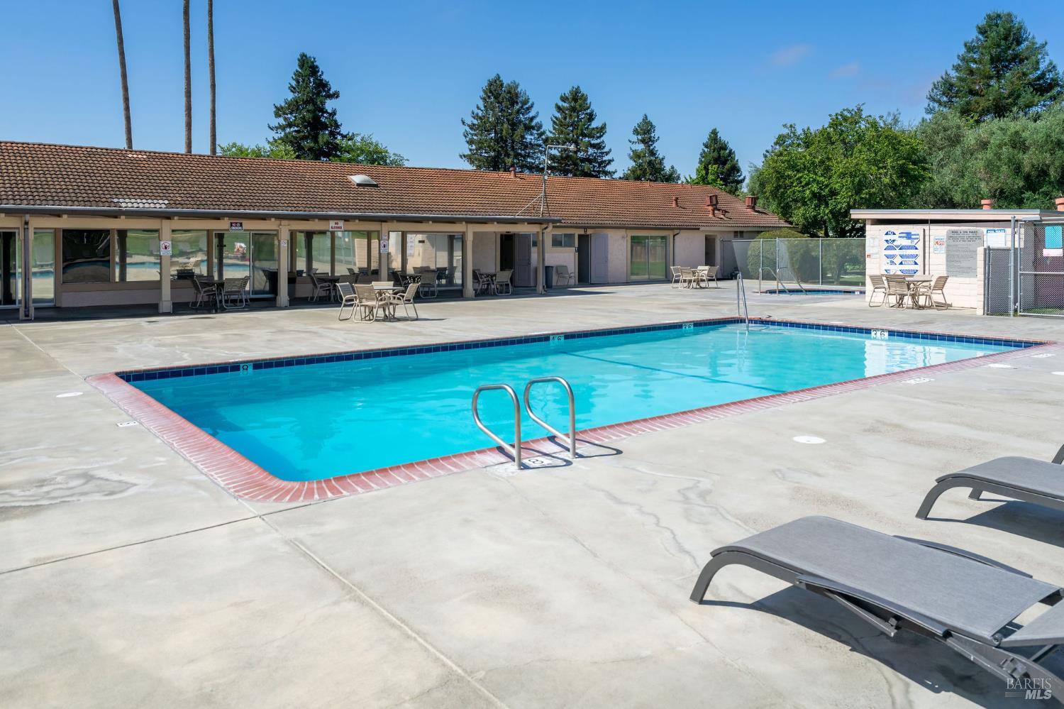 Detail Gallery Image 26 of 32 For 188 Rancho Verde Cir, Rohnert Park,  CA 94928 - 3 Beds | 2 Baths