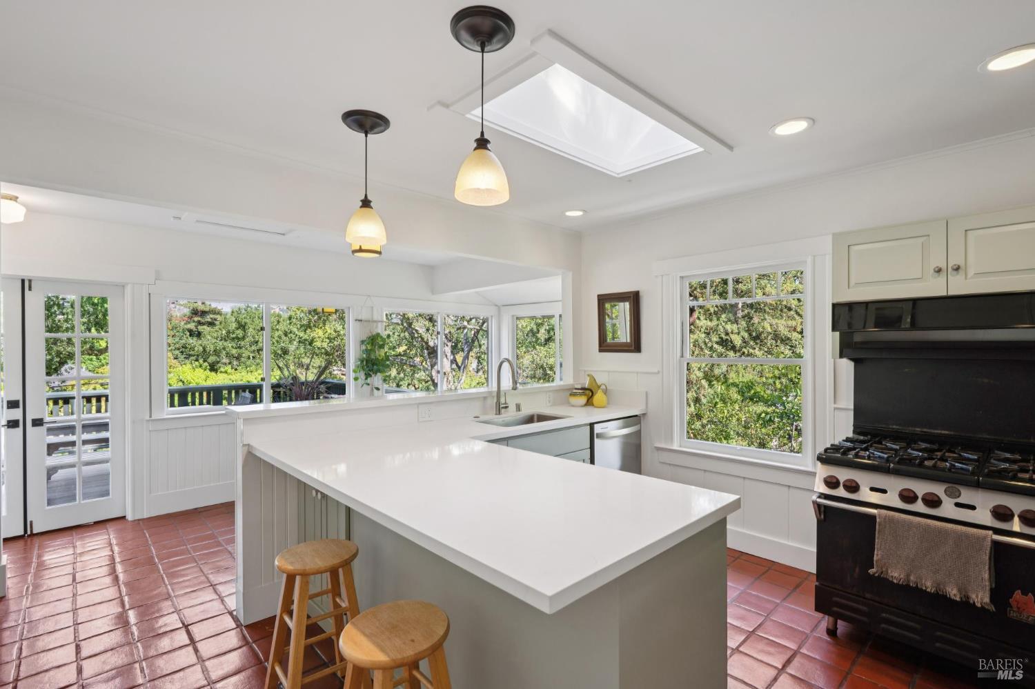Detail Gallery Image 21 of 73 For 74 Redwood Rd, San Anselmo,  CA 94960 - 4 Beds | 3 Baths