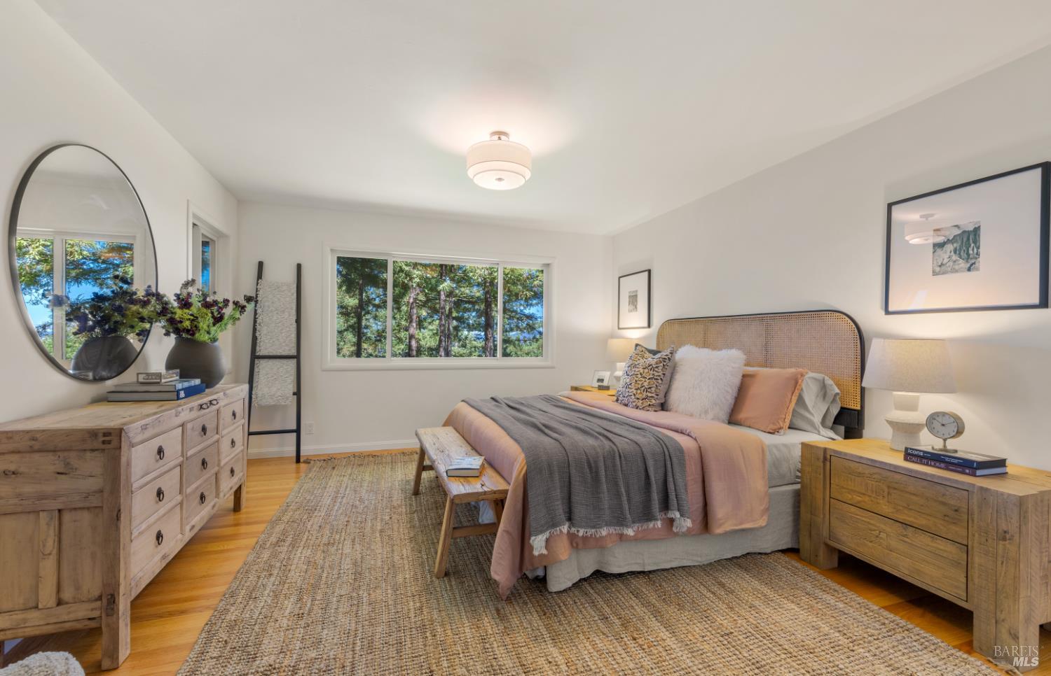 Detail Gallery Image 14 of 30 For 23 Sunrise Ln, Larkspur,  CA 94939 - 4 Beds | 2/1 Baths