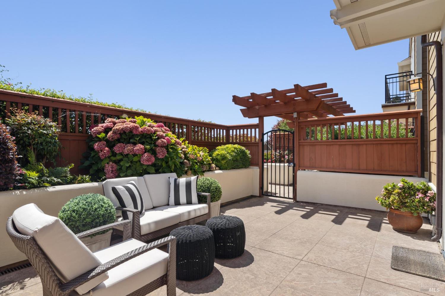 Detail Gallery Image 6 of 69 For 82 Neds Way, Tiburon,  CA 94920 - 3 Beds | 3 Baths