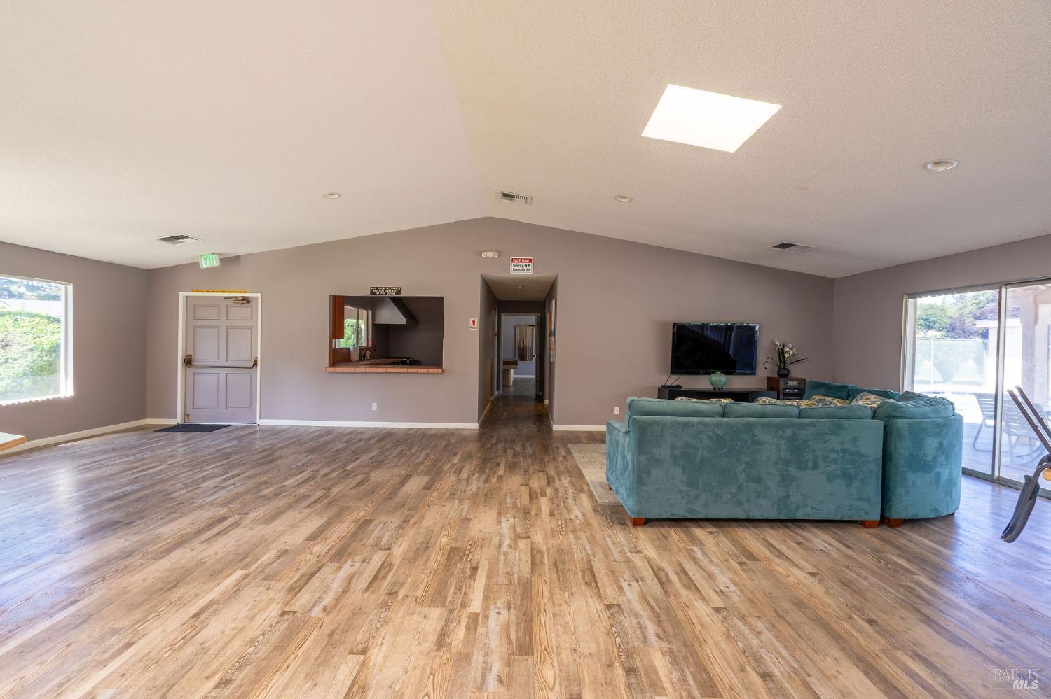 Detail Gallery Image 31 of 32 For 188 Rancho Verde Cir, Rohnert Park,  CA 94928 - 3 Beds | 2 Baths