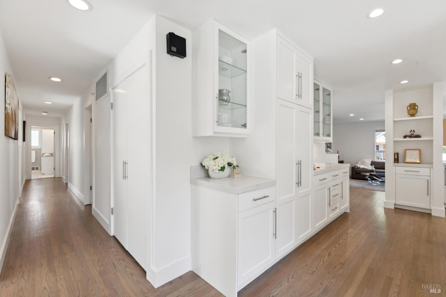 Detail Gallery Image 25 of 55 For 357 Mountain View Ave, San Rafael,  CA 94901 - 4 Beds | 2 Baths
