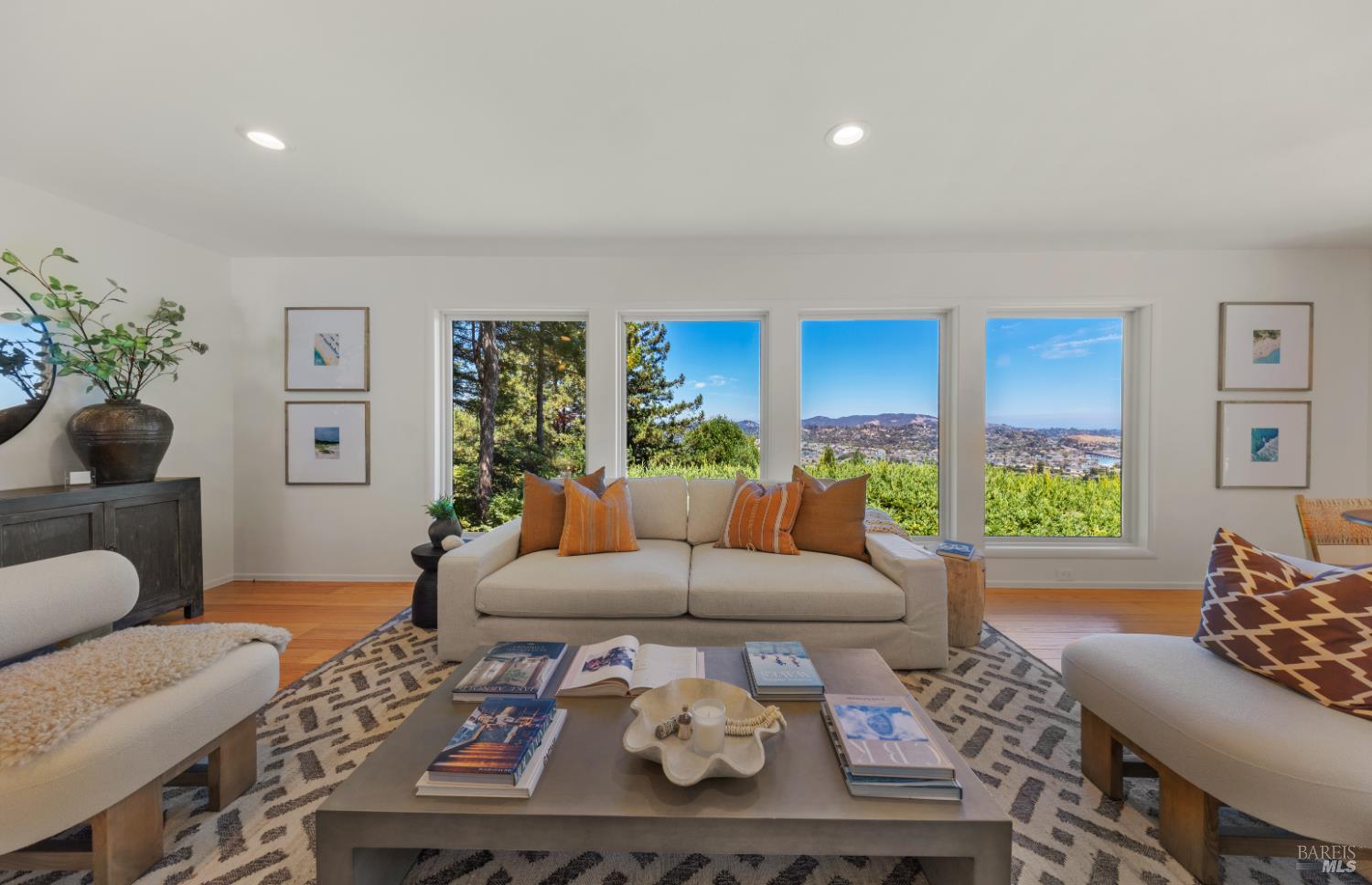 Detail Gallery Image 7 of 30 For 23 Sunrise Ln, Larkspur,  CA 94939 - 4 Beds | 2/1 Baths