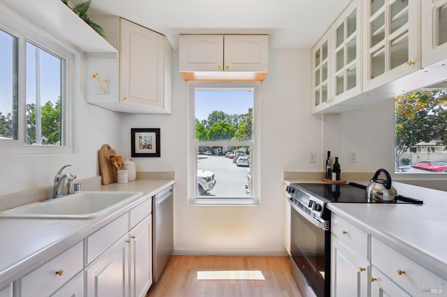 Detail Gallery Image 11 of 31 For 1068 Civic Center Dr, Rohnert Park,  CA 94928 - 2 Beds | 1/1 Baths