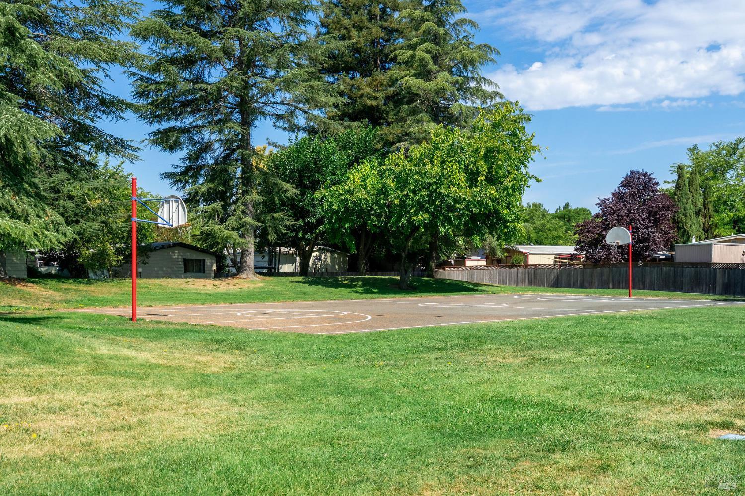 Detail Gallery Image 28 of 32 For 188 Rancho Verde Cir, Rohnert Park,  CA 94928 - 3 Beds | 2 Baths