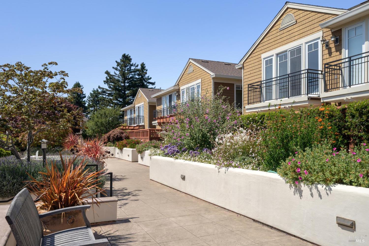 Detail Gallery Image 3 of 69 For 82 Neds Way, Tiburon,  CA 94920 - 3 Beds | 3 Baths