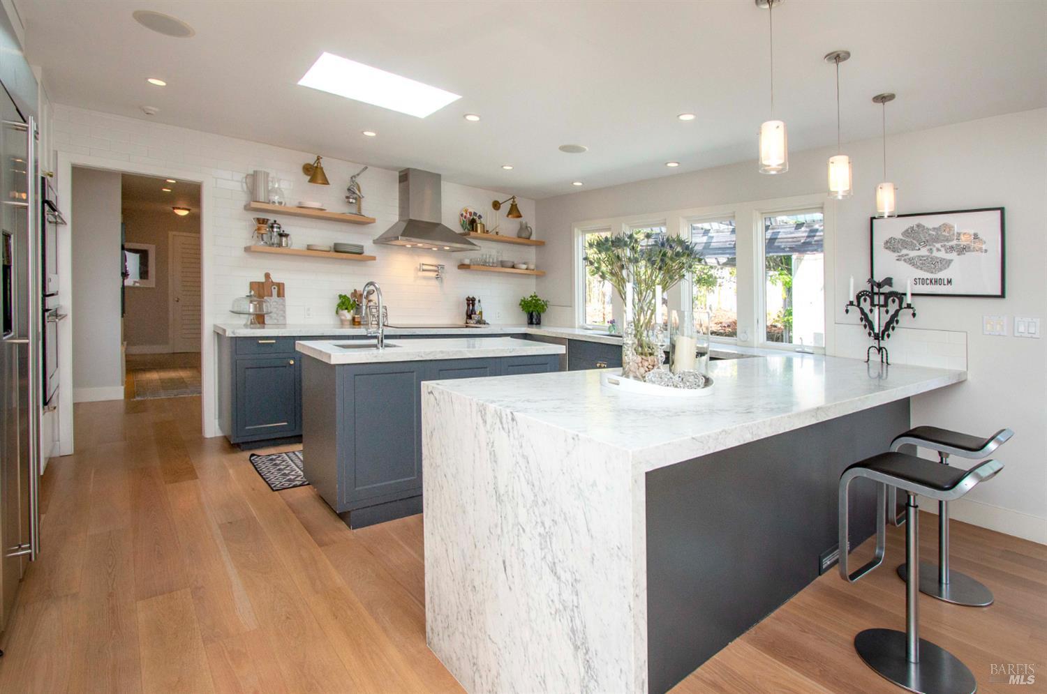 Detail Gallery Image 2 of 28 For 2 Vasco Dr, Mill Valley,  CA 94941 - 4 Beds | 3 Baths