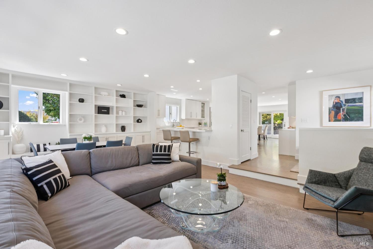Detail Gallery Image 14 of 55 For 357 Mountain View Ave, San Rafael,  CA 94901 - 4 Beds | 2 Baths