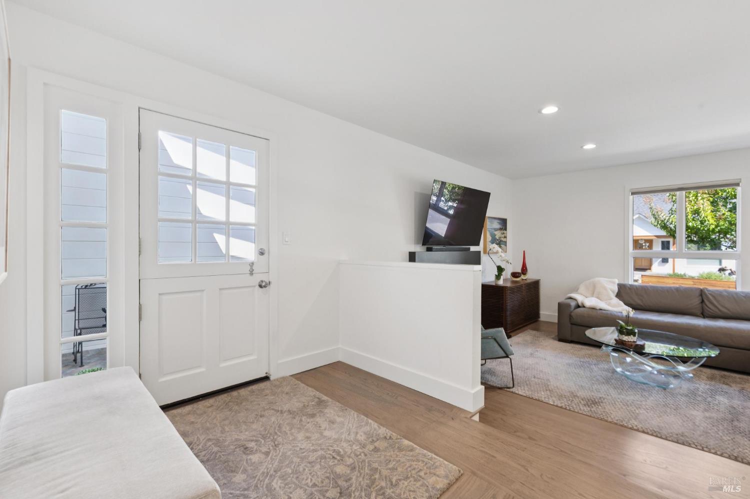 Detail Gallery Image 8 of 55 For 357 Mountain View Ave, San Rafael,  CA 94901 - 4 Beds | 2 Baths