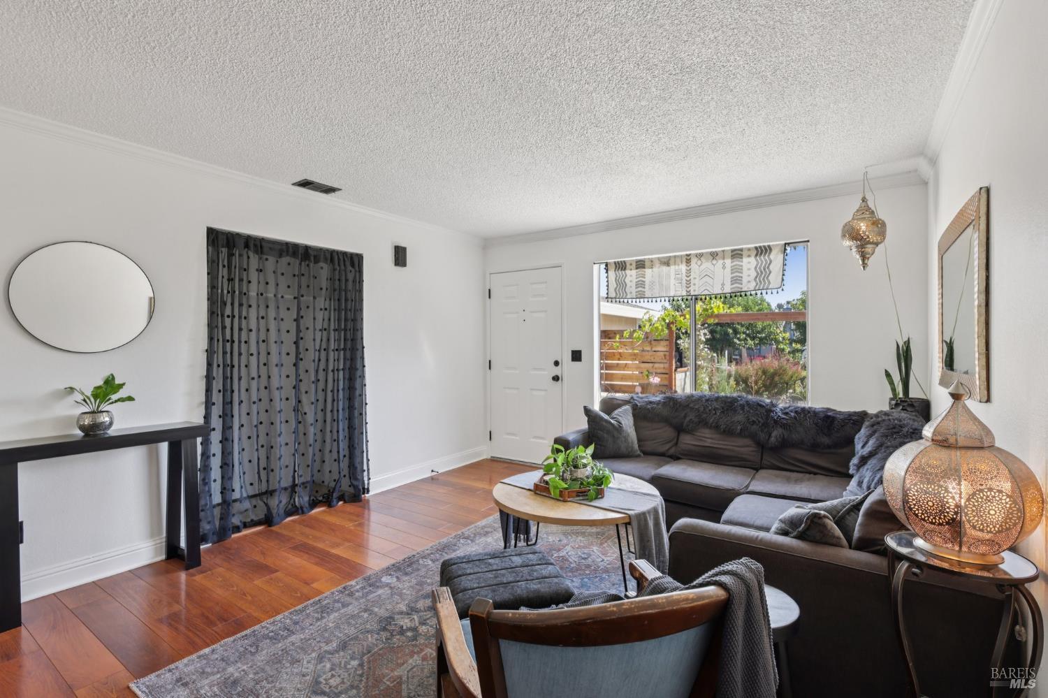 Detail Gallery Image 7 of 41 For 1364 Garmont Ct, Rohnert Park,  CA 94928 - 3 Beds | 2 Baths