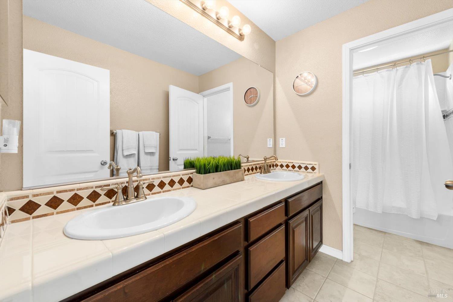Detail Gallery Image 37 of 67 For 424 Cache Ct, Vacaville,  CA 95688 - 4 Beds | 3 Baths