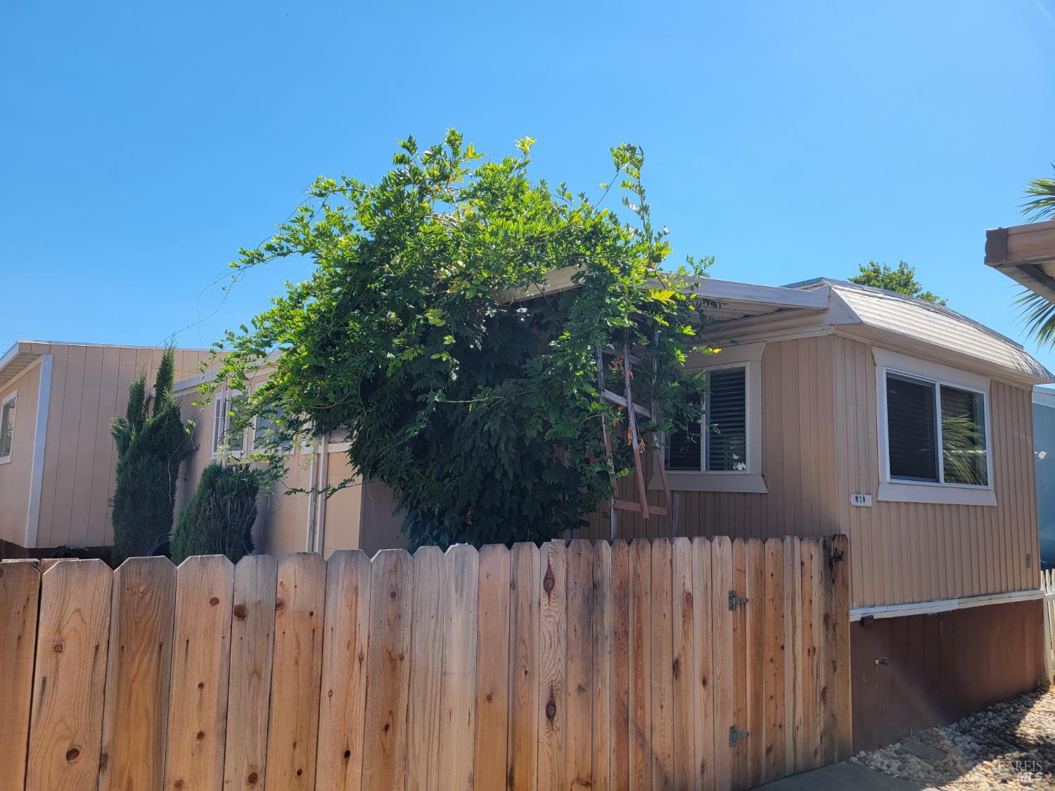 Detail Gallery Image 2 of 35 For 810 Fahey Ct, Vallejo,  CA 94590 - 3 Beds | 1 Baths