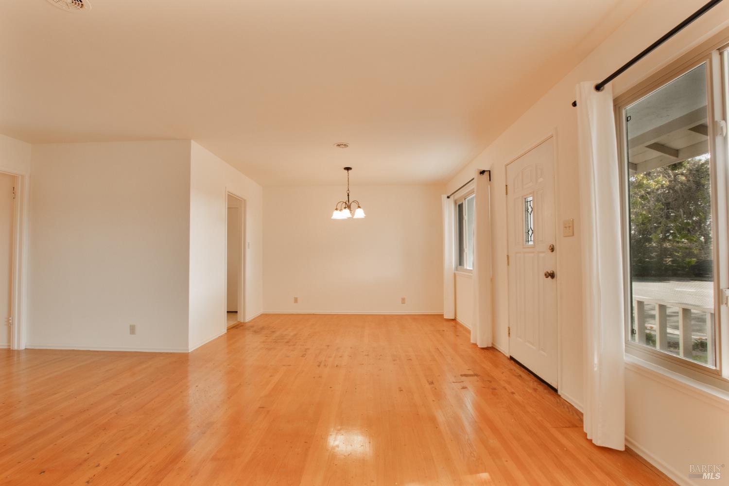 Detail Gallery Image 6 of 39 For 112 Fairfax Ct, Vallejo,  CA 94591 - 3 Beds | 2 Baths