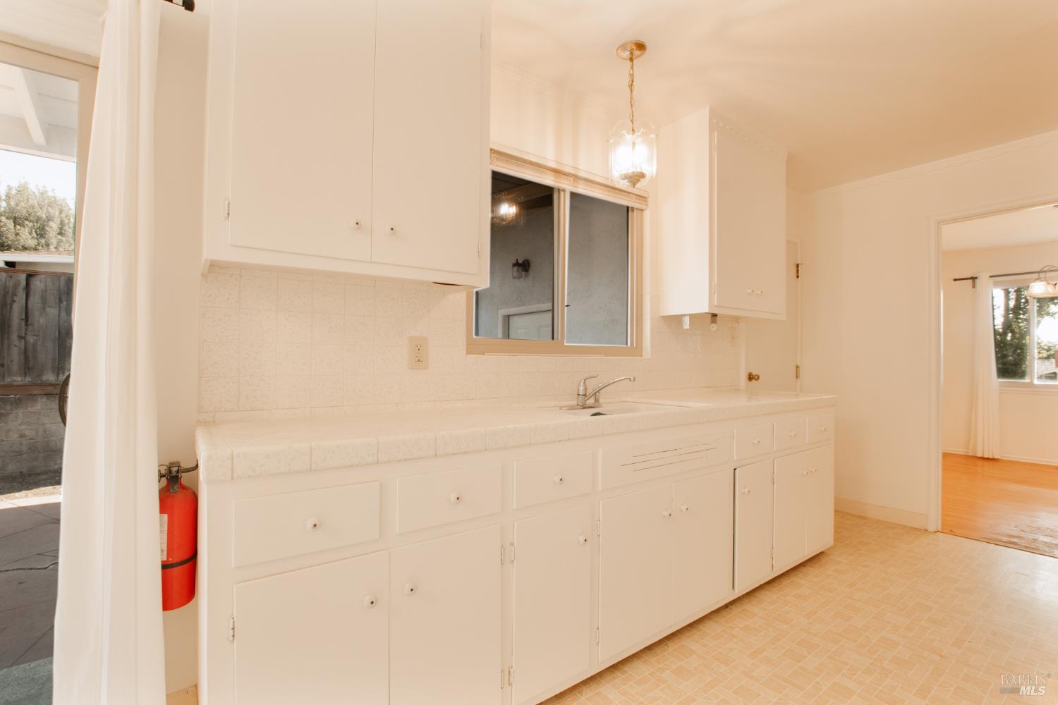 Detail Gallery Image 10 of 39 For 112 Fairfax Ct, Vallejo,  CA 94591 - 3 Beds | 2 Baths