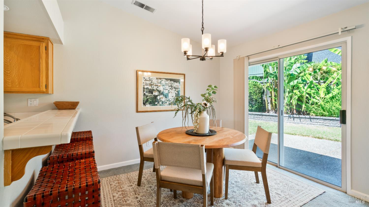 Detail Gallery Image 6 of 22 For 9474 Lazy Creek Dr, Windsor,  CA 95492 - 3 Beds | 2 Baths