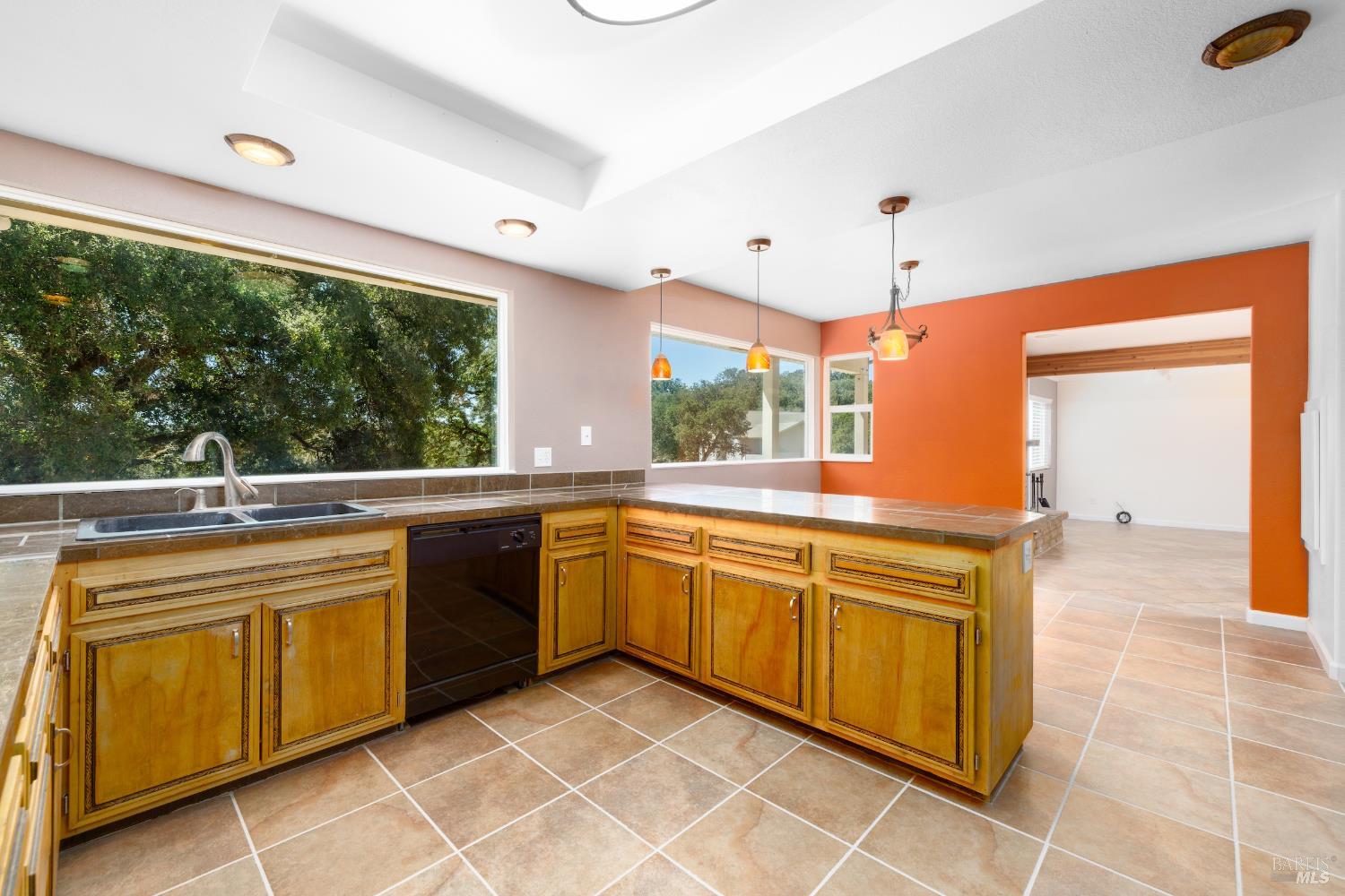 Detail Gallery Image 12 of 41 For 1088 Palomino Rd, Cloverdale,  CA 95425 - 5 Beds | 3 Baths