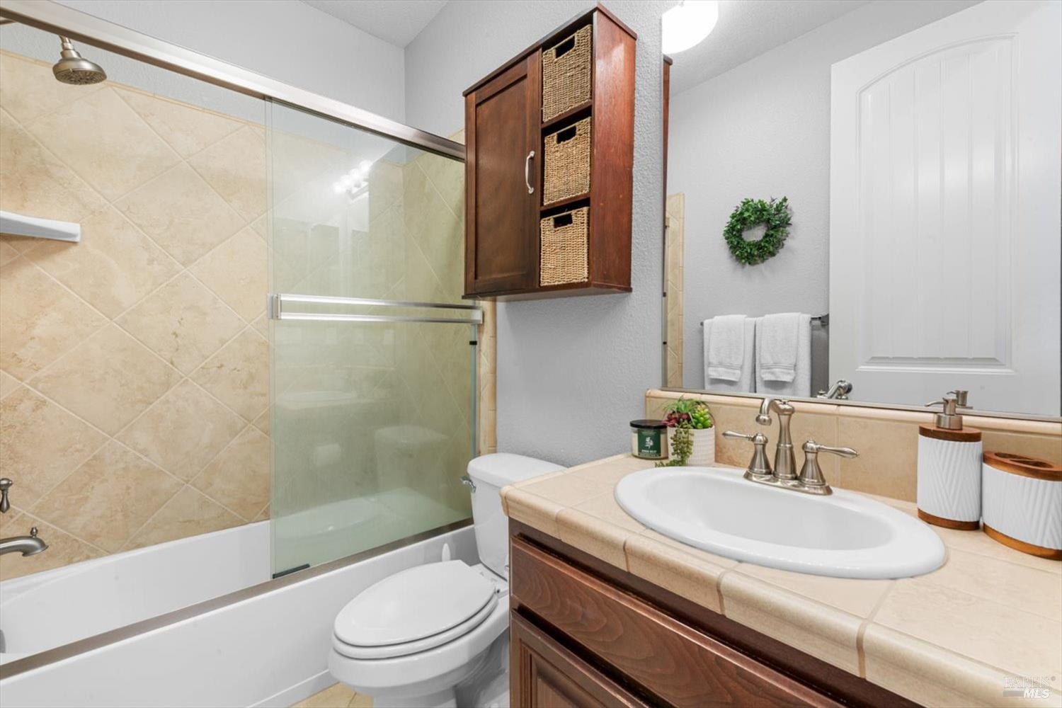Detail Gallery Image 28 of 67 For 424 Cache Ct, Vacaville,  CA 95688 - 4 Beds | 3 Baths