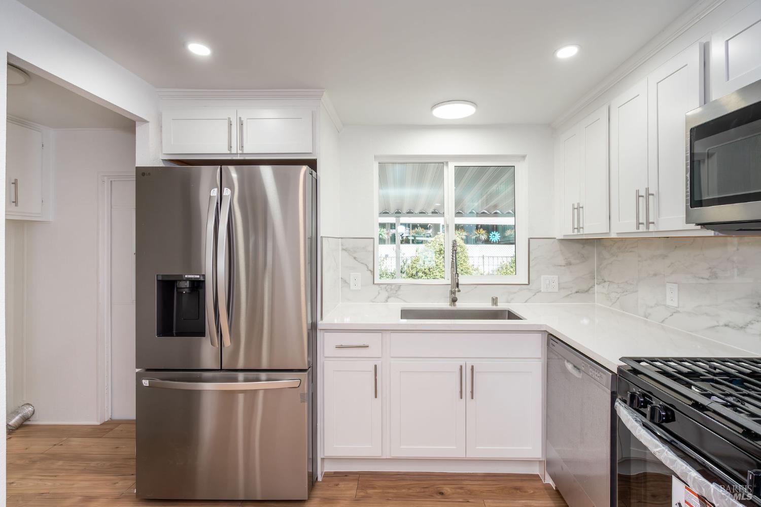 Detail Gallery Image 12 of 32 For 188 Rancho Verde Cir, Rohnert Park,  CA 94928 - 3 Beds | 2 Baths