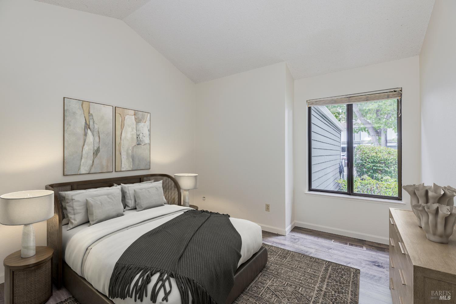 Detail Gallery Image 11 of 43 For 601 Marylyn Cir, Petaluma,  CA 94954 - 3 Beds | 2 Baths