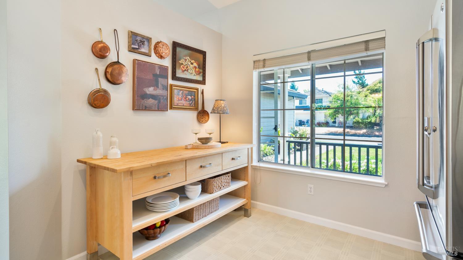 Detail Gallery Image 10 of 22 For 9474 Lazy Creek Dr, Windsor,  CA 95492 - 3 Beds | 2 Baths