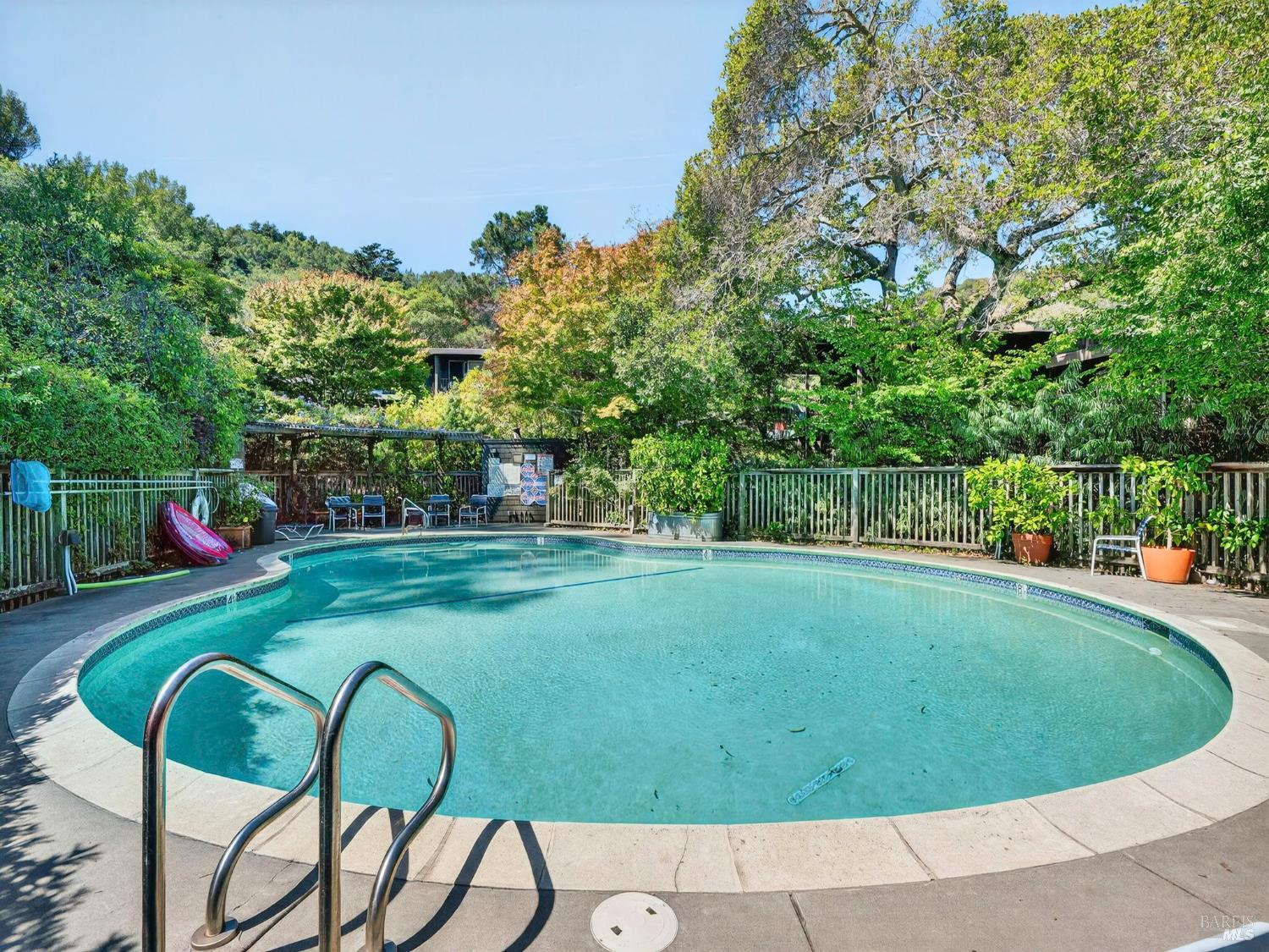 Detail Gallery Image 22 of 25 For 1411 Casa Buena Dr #14,  Corte Madera,  CA 94925 - 3 Beds | 1/1 Baths