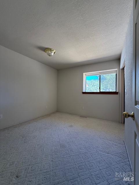 Detail Gallery Image 34 of 58 For 1330 Van Pelt Dr, Ukiah,  CA 95482 - 5 Beds | 3/1 Baths