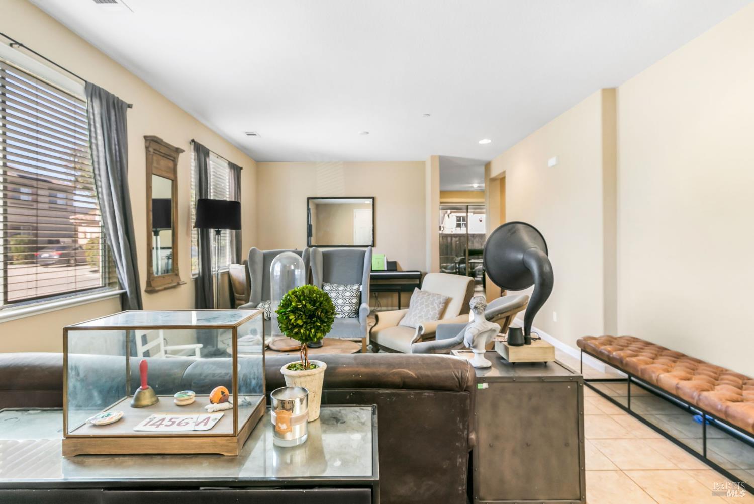 Detail Gallery Image 7 of 34 For 771 Del Mar Cir, Vacaville,  CA 95688 - 4 Beds | 2/1 Baths