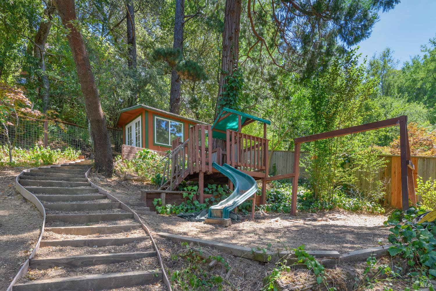Detail Gallery Image 14 of 30 For 19 Allyn Ave, San Anselmo,  CA 94960 - 4 Beds | 3 Baths