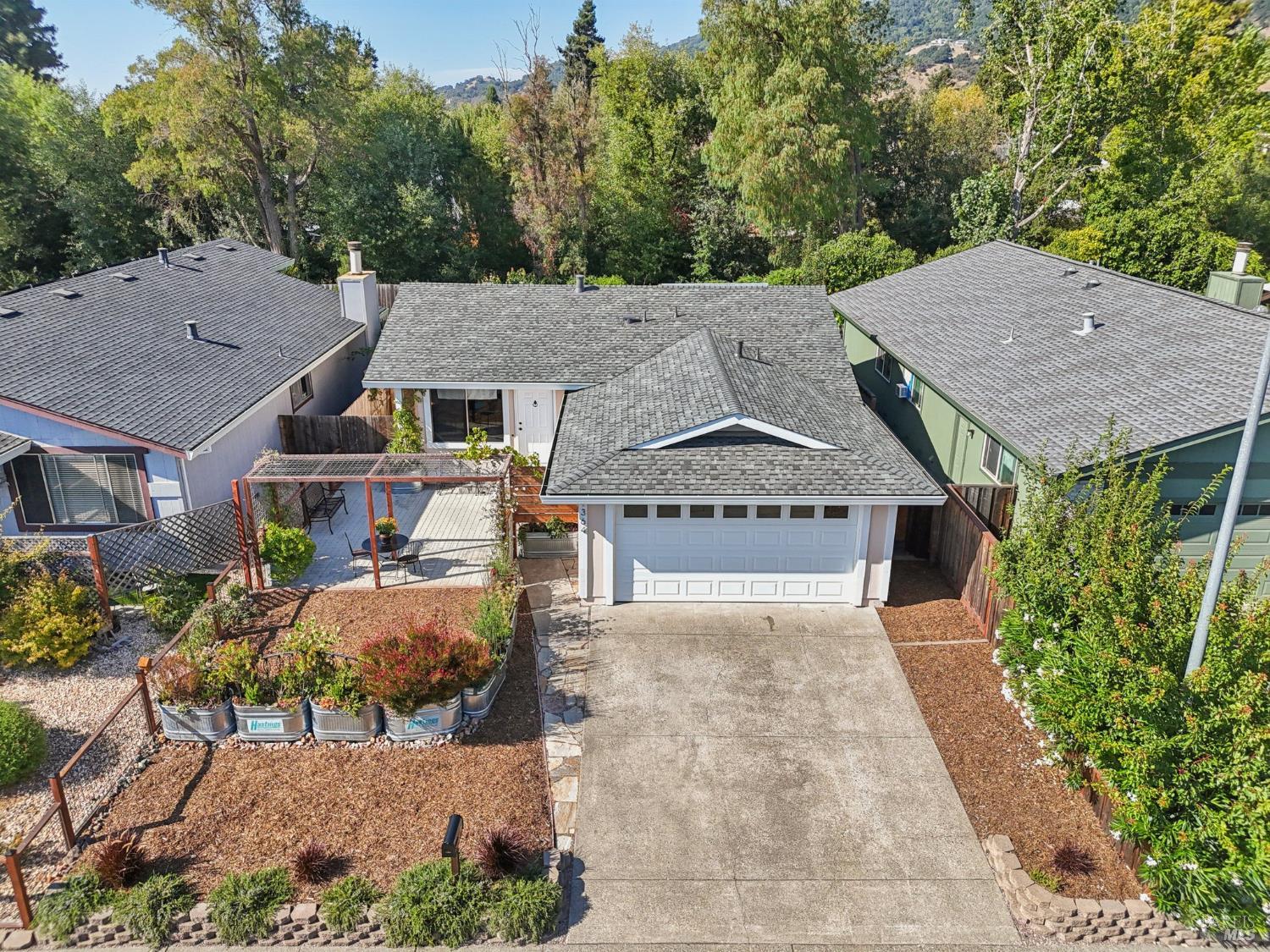 Detail Gallery Image 37 of 41 For 1364 Garmont Ct, Rohnert Park,  CA 94928 - 3 Beds | 2 Baths