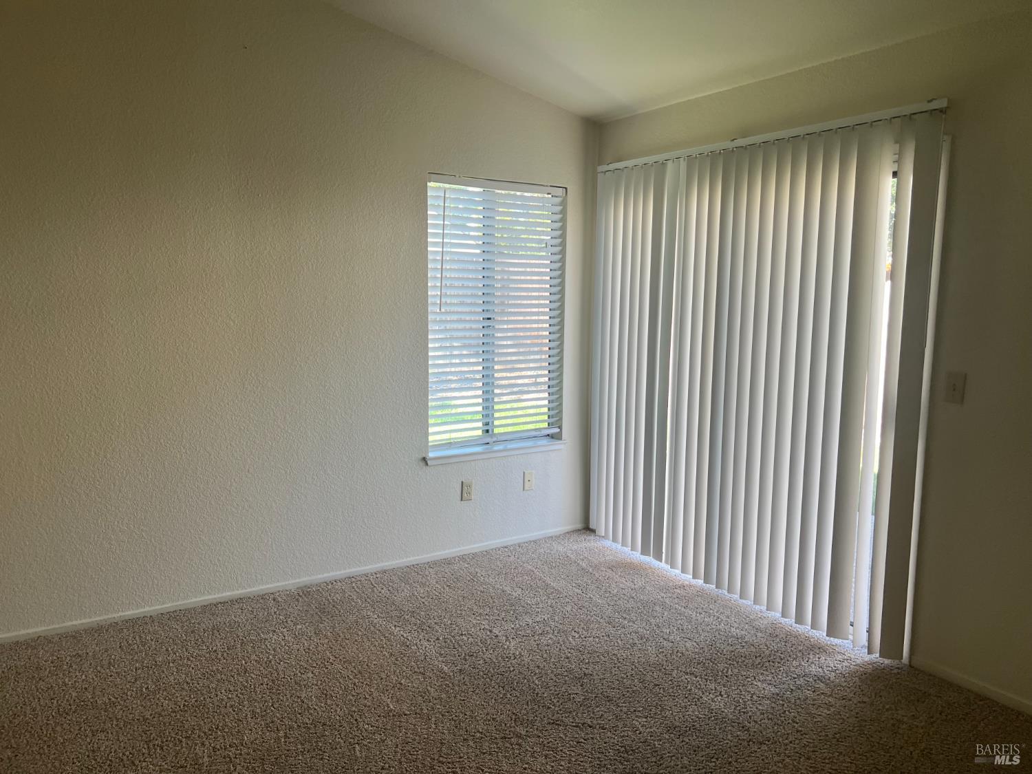Detail Gallery Image 4 of 52 For 406 Stoneybrook Ln, Vacaville,  CA 95687 - 3 Beds | 2 Baths
