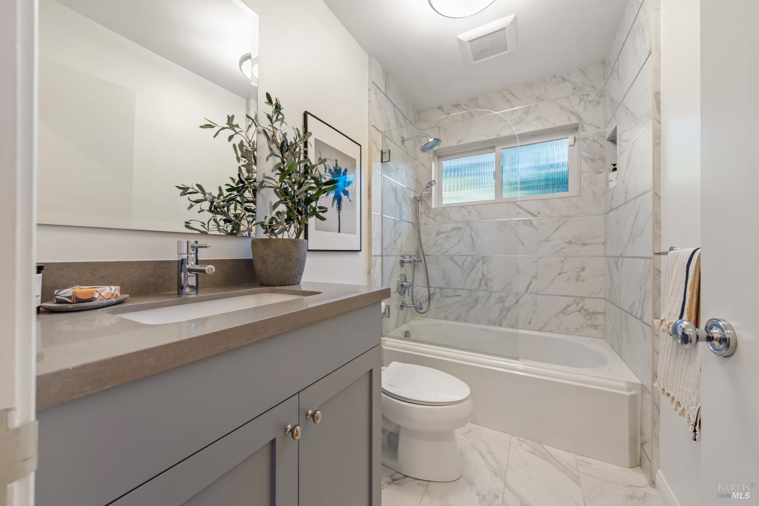 Detail Gallery Image 26 of 30 For 23 Sunrise Ln, Larkspur,  CA 94939 - 4 Beds | 2/1 Baths