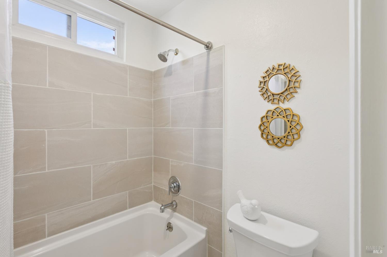 Detail Gallery Image 21 of 31 For 1068 Civic Center Dr, Rohnert Park,  CA 94928 - 2 Beds | 1/1 Baths