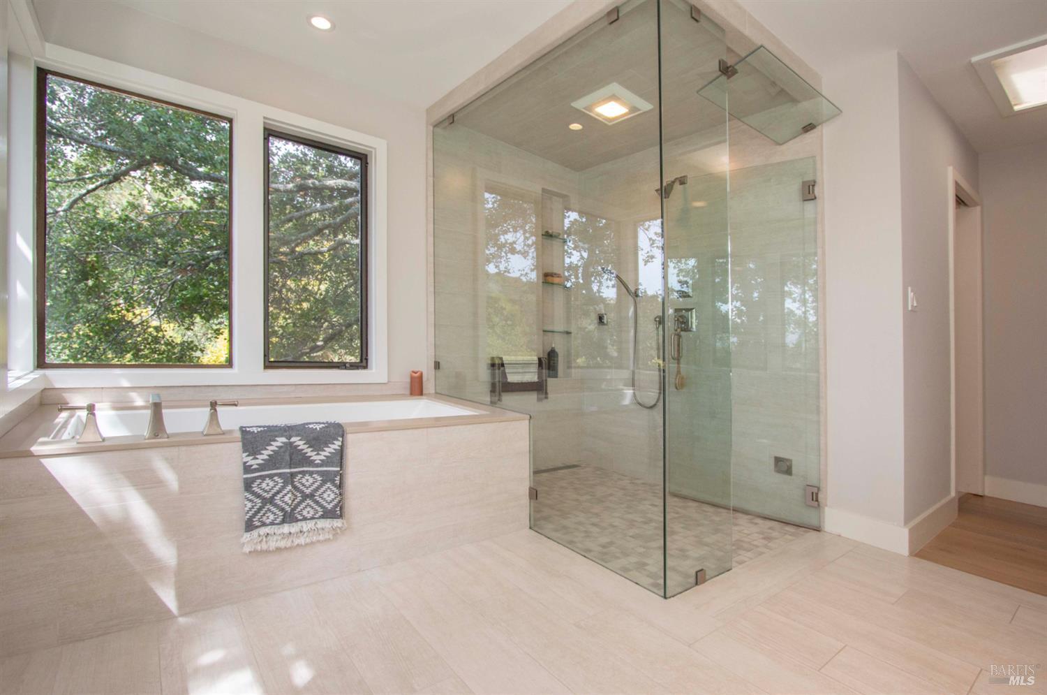 Detail Gallery Image 19 of 28 For 2 Vasco Dr, Mill Valley,  CA 94941 - 4 Beds | 3 Baths