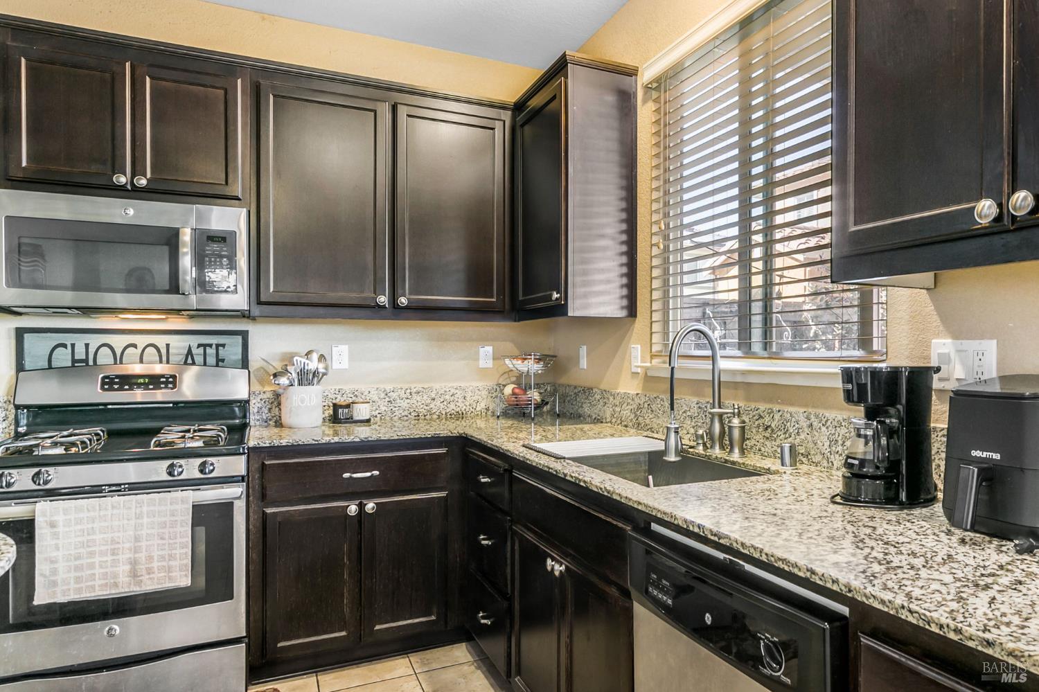 Detail Gallery Image 20 of 34 For 771 Del Mar Cir, Vacaville,  CA 95688 - 4 Beds | 2/1 Baths