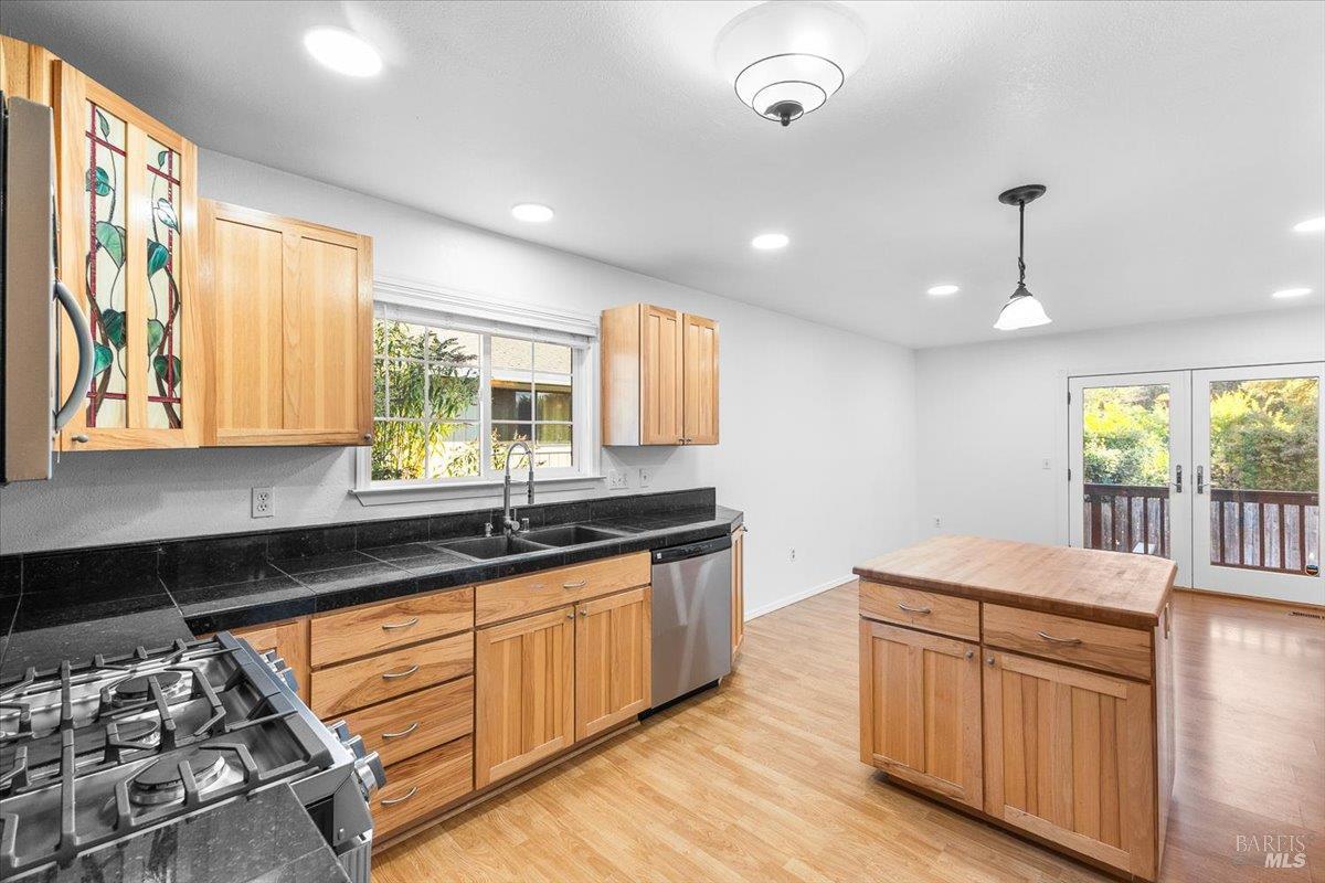 Detail Gallery Image 17 of 39 For 859 Green Way, Santa Rosa,  CA 95404 - 3 Beds | 2 Baths